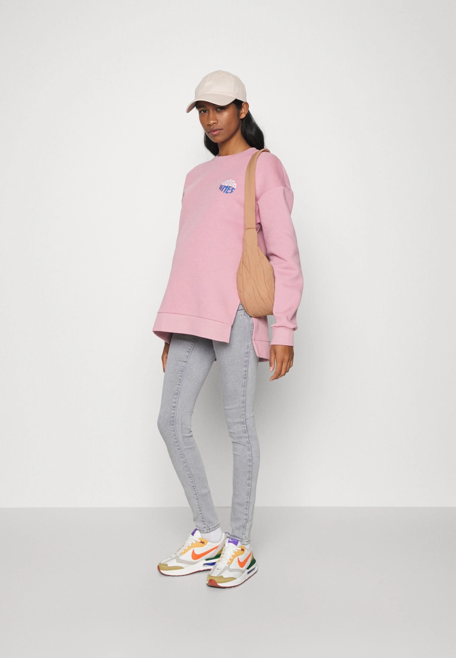 Sweatshirt - Pink – Image 2