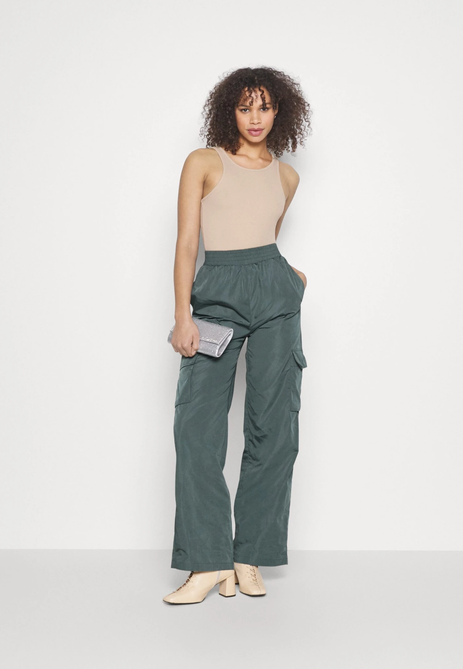Pantalon Cargo - Dark Green – Image 2