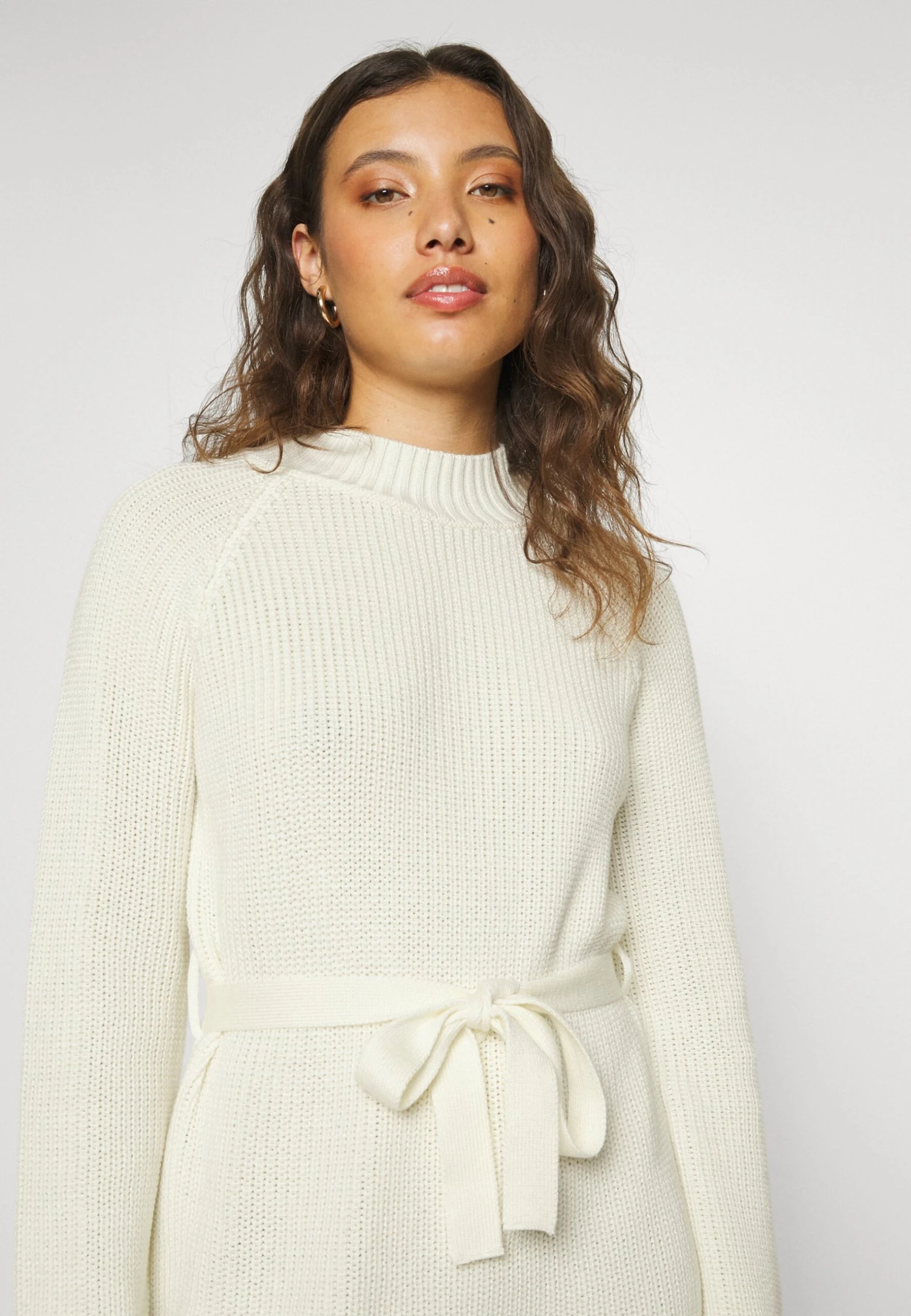 Even&Odd Crew Ausschnitt Ripp Mini Strickkleid Mit Gürtel - Robe Fourreau - White – Image 4