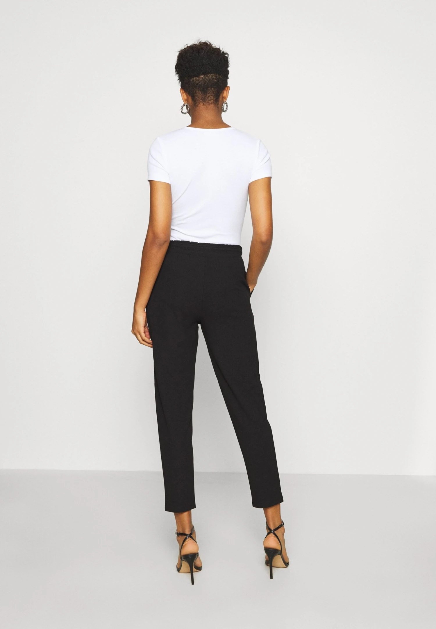 Even&Odd Paperbag Waist Tapered Trousers - Pantalon Classique - Black – Image 3