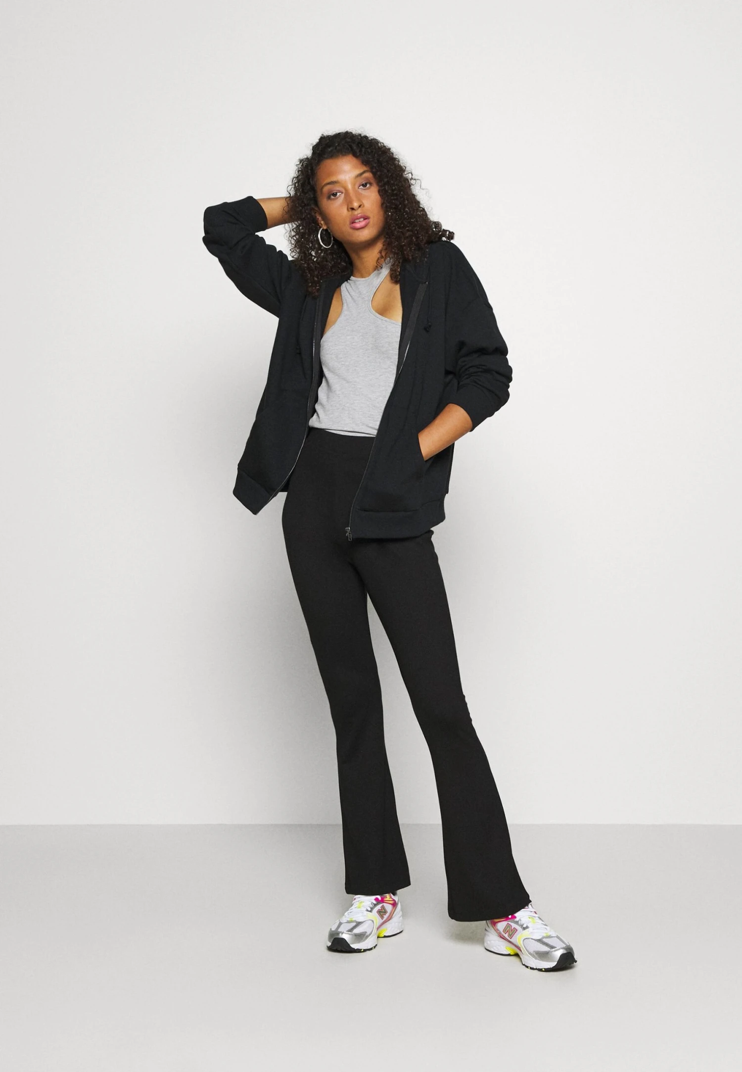 Even&Odd Sweat Zippé - Black – Image 2